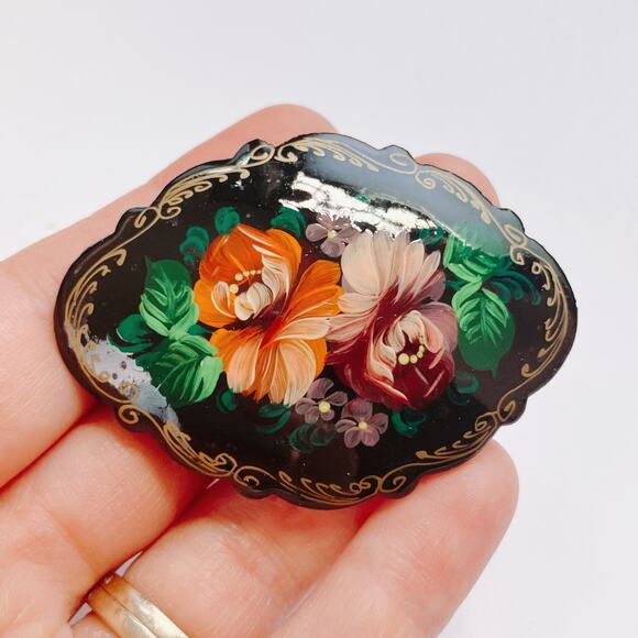 Unusual VTG Signed Russian Brooch Hand Painted Lacquer Papier Mache Floral Folk - Picture 2 of 10